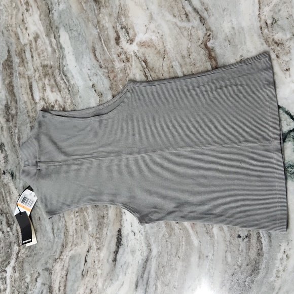 Sleeveless Turtleneck top - Picture 4 of 4